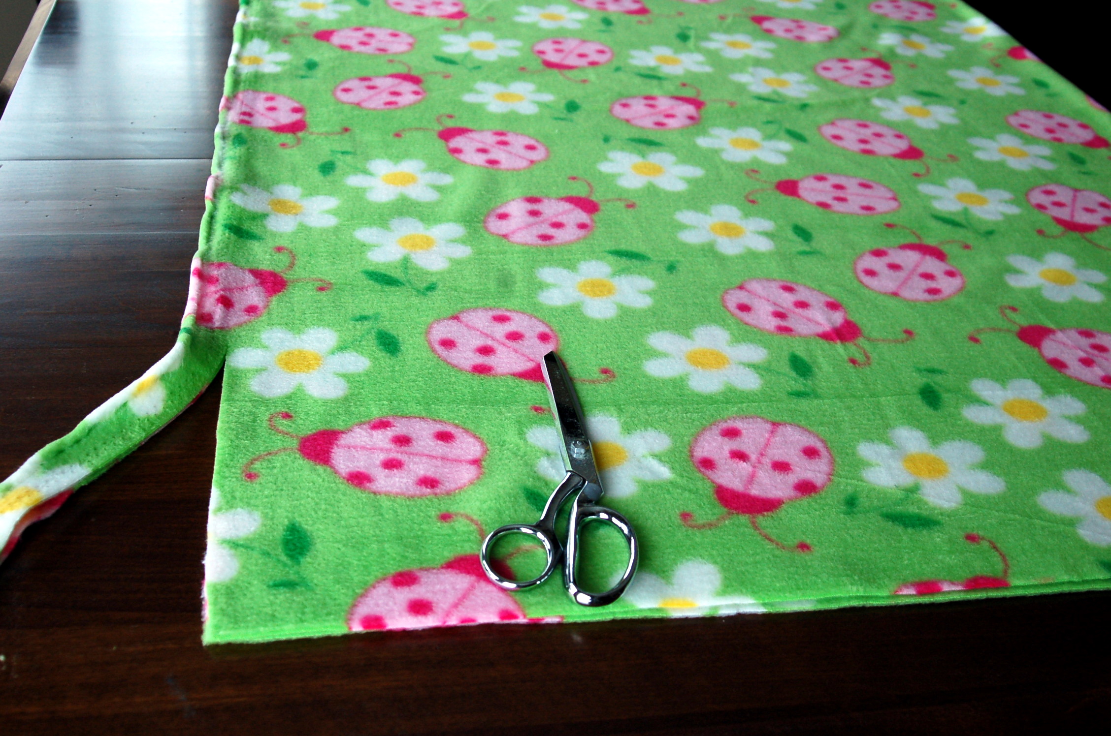 How To Make A Tie Blanket With Fleece Fabric, DIY Projects