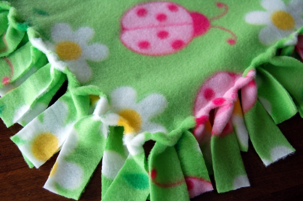 Nest and Nibble: Easy No-Sew Fleece Tie Blanket Tutorial